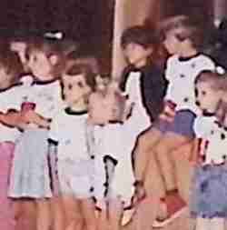 Children on stage : 2/3