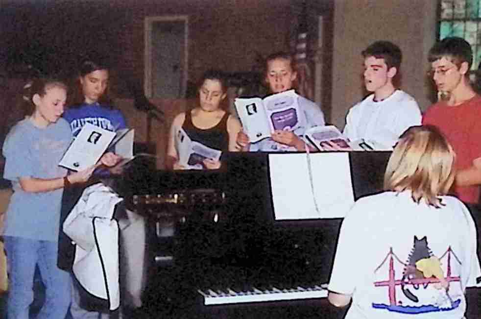 Youth singers aboutt 2002